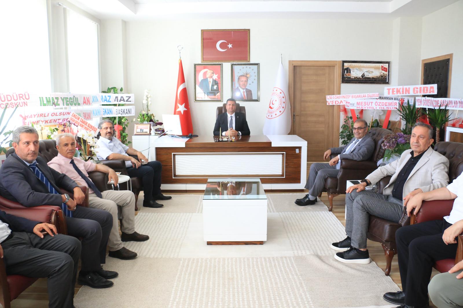 KURUM MÜDÜRLERİ VE STK BAŞKANLARINDAN  İL MÜDÜRÜMÜZ SERDAR DEMİRCİ'YE HAYIRLI OLSUN ZİYARETİ