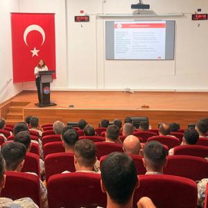 Türk Hava Kuvvetleri personeline 'Kadına Yönelik Şiddetle Mücadelede Farkındalık Semineri' - fotoğraf 1