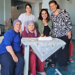 Huzurevi Yaşlı Bakım Ve Rehabilitasyon Merkezinde, Haziran Ayında Doğan Büyüklerimiz İçin Doğum Günü Kutlaması Düzenlendi. - fotoğraf 2