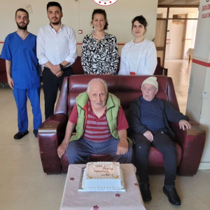 Huzurevi Yaşlı Bakım Ve Rehabilitasyon Merkezinde, Haziran Ayında Doğan Büyüklerimiz İçin Doğum Günü Kutlaması Düzenlendi. - fotoğraf 3