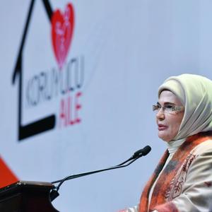 Emine Erdoğan Hanımefendi ve Bakanımız Göktaş "Gönül Elçileri Koruyucu Aile Vizyon Çalıştayı Kapanış Programı"na katıldı - fotoğraf 3