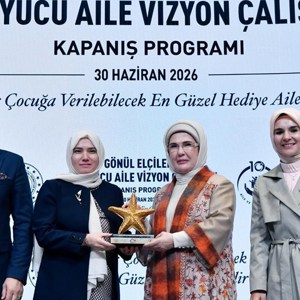 Emine Erdoğan ve Bakanımız Göktaş "Gönül Elçileri Koruyucu Aile Vizyon Çalıştayı Kapanış Programı"na katıldı - fotoğraf 24