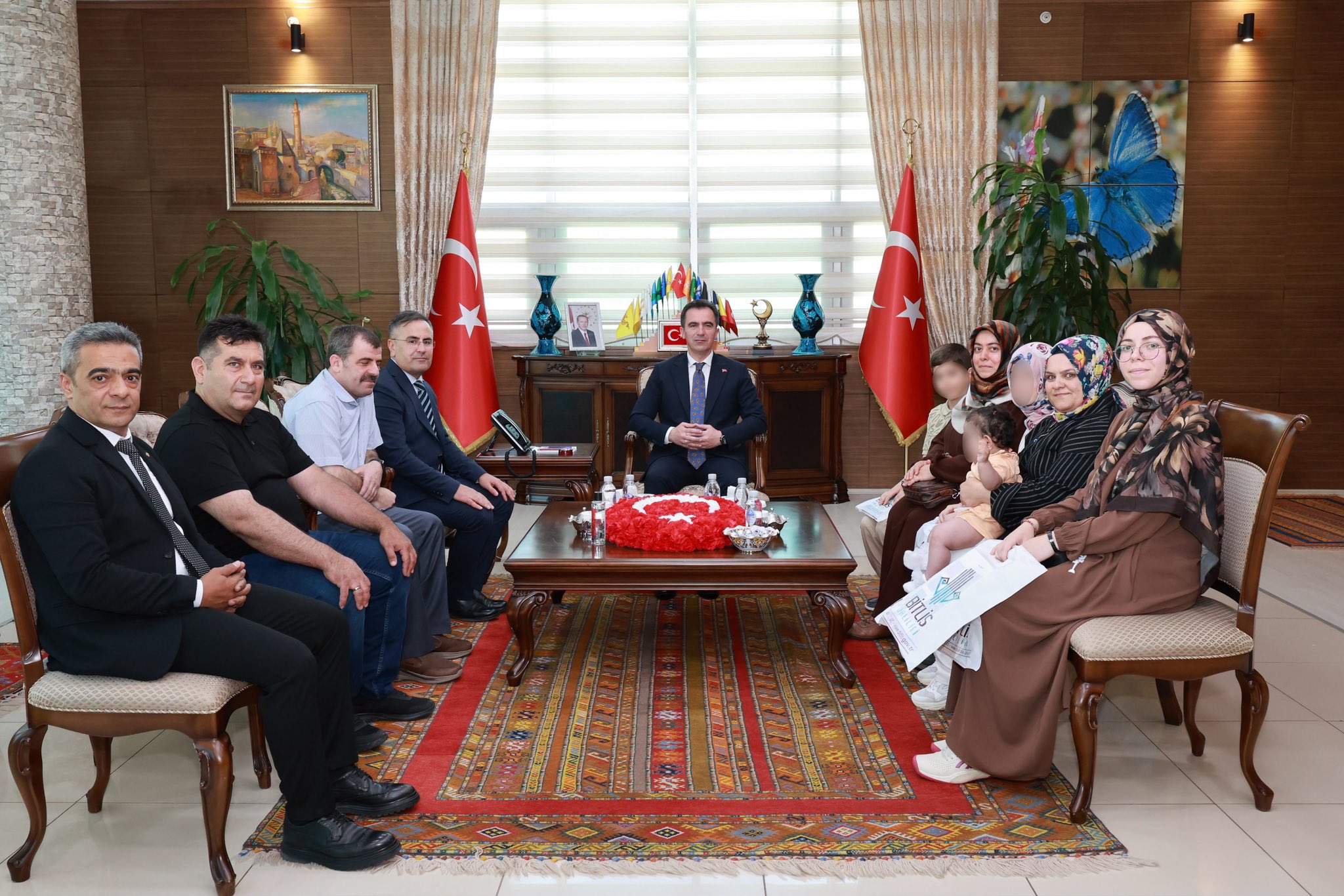 Valimiz Sayın Ahmet Karakaya, “30 Haziran Koruyucu Aile Günü” münasebetiyle İl Müdürümüz Vefa Akdoğan ile beraberindeki koruyucu ailelerimizi makamında kabul etti