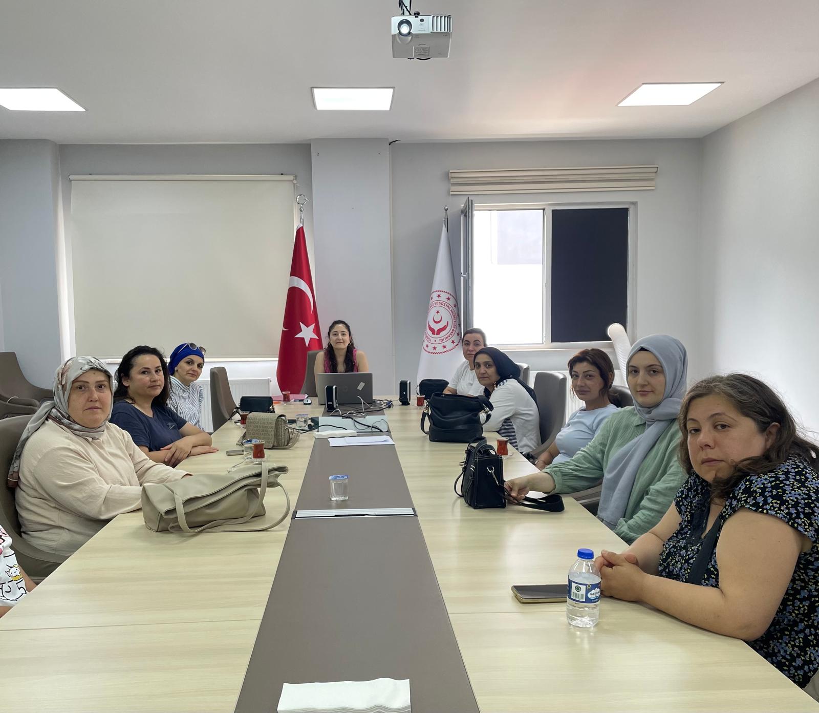 Modüler Aile Eğitimi Kapsamında Çocuk Yetiştirme Becerileri Eğitimi Verildi.