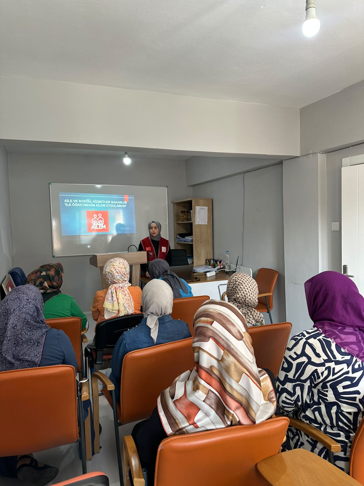 Bulancak ADEM Kursiyerlerine “İlk Öğretmenim Ailem” ve “Çocuklar Güvende” Eğitimi Verildi.