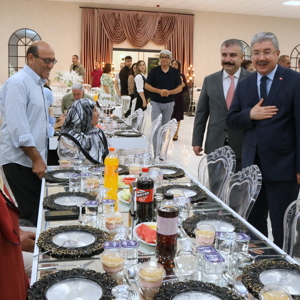 Sayın Valimiz Dr. Erdinç Yılmaz ve Eşi Doç. Dr. Şenay Yılmaz Hanımefendi, 30 Haziran Koruyucu Aile Günü’nde Koruyucu Ailelerle Buluştu - fotoğraf 1