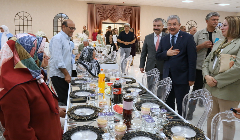 Sayın Valimiz Dr. Erdinç Yılmaz ve Eşi Doç. Dr. Şenay Yılmaz Hanımefendi, 30 Haziran Koruyucu Aile Günü’nde Koruyucu Ailelerle Buluştu