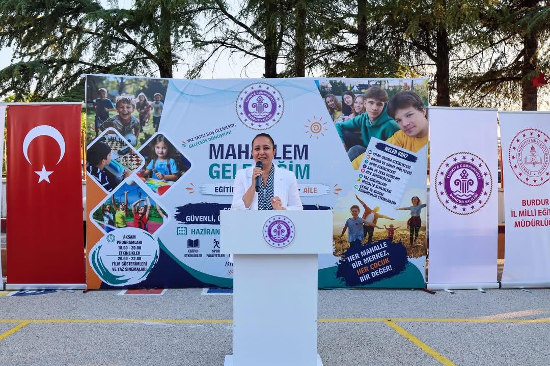 Mahallem Geleceğim” Projesi’nin üçüncü durağı olan Mehmet Akif Ersoy Mahallesi’nde, Türkiye Yardım Sevenler Derneği İlk/Ortaokulu