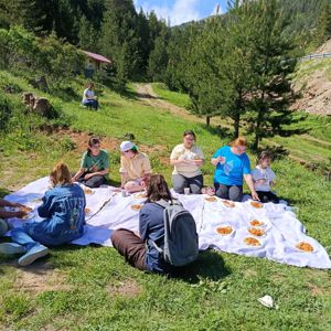 Doğayla İç İçe, Sevgiyle Bir Arada: Engelli Bireyler Sarıçiçek Köyü'nde Güzel Anılar Biriktirdi. - fotoğraf 1