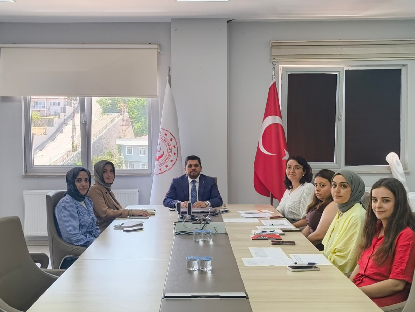 İl Müdürümüz Sayın Ender YANIK, Koruyucu Aile Hizmetleri Birimi ile Değerlendirme Toplantısı Gerçekleştirdi.