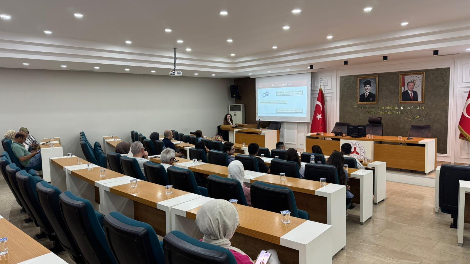 Valilik Hizmet Binasında Görev Yapan Personele Kadına Yönelik Şiddetle Mücadele Eğitimi Verildi.