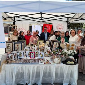 İl Müdürümüz Arif Laçin’den İpek Koza Kursu Sergisine Ziyaret - fotoğraf 1