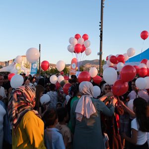 İl Müdürlüğümüzün koordinasyonunda paydaş kurumlarımız ve sivil toplum kuruluşlarımızın destek ve katkılarıyla büyük bir coşku içinde Koruyucu Aile Şenliğini gerçekleştirdik. - fotoğraf 1