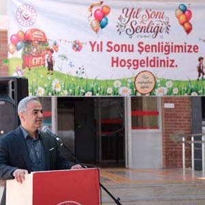 İl Müdürümüz Sayın Ömer Faruk ERGÜN, Çocuk Evleri Sitemizde düzenlenen yıl sonu şenliğine katılarak çocuklarımızın sevincine ortak oldu. - fotoğraf 1