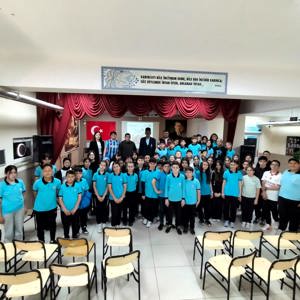Piraziz 15 Temmuz Şehitler Ortaokulu’nda Vatan ve Kahramanlık Buluşmaları Programı Düzenlendi - fotoğraf 1