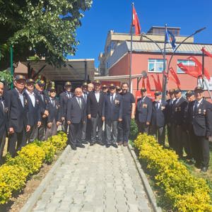 Kıbrıs Barış Harekâtı Şehit Ailelerine Anlamlı Ziyaret - fotoğraf 1