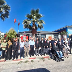 Kıbrıs Barış Harekâtı Şehit Ailelerine Anlamlı Ziyaret - fotoğraf 4