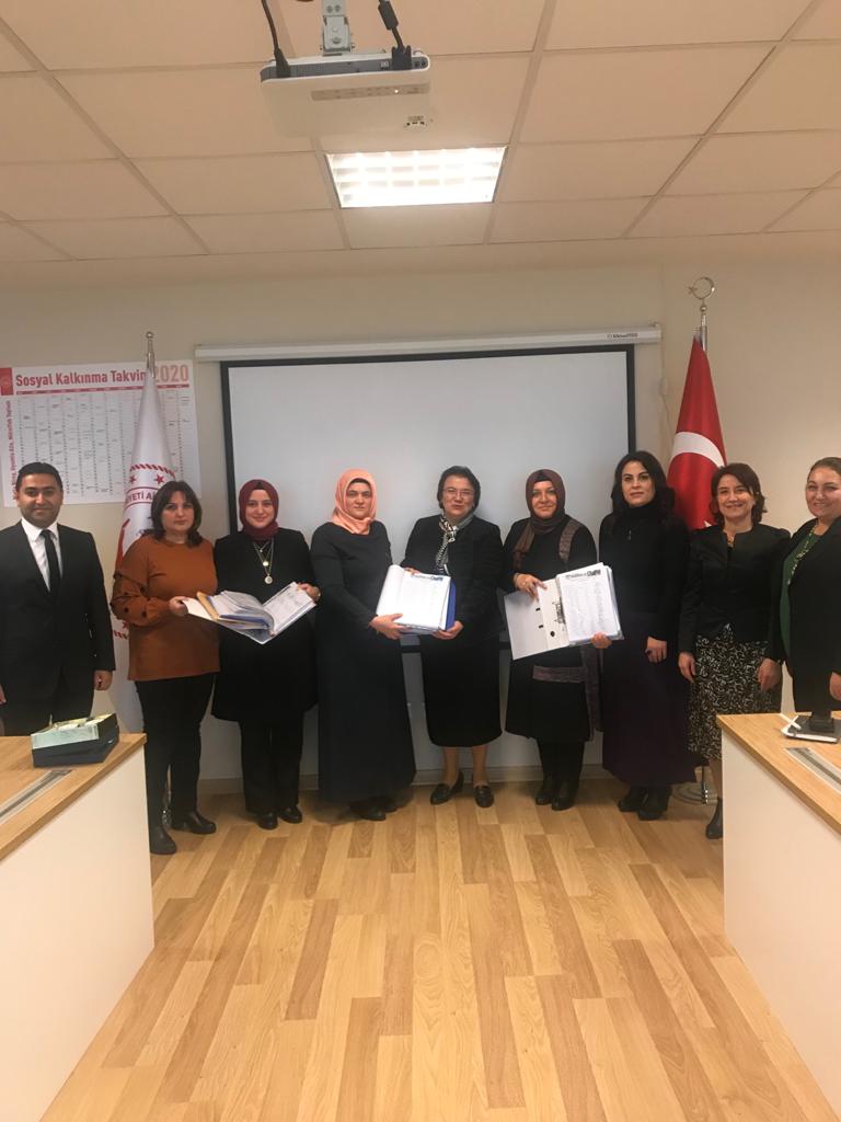 Kadının Statüsü Genel Müdürlüğümüze Hak İş Konfederasyonu Kadın Komitesi Başkanlığı ve Hizmet İş Sendikası Temsilcileri Tarafından Gerçekleştirilen Çalışma Ziyaretinde Çocuk Bakımevleri Sayısının Artırılması Kapsamında İstişarelerde Bulunuldu