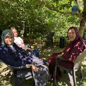 Elma Bahçesinde Doğayla İç İçe Keyifli Bir Kahvaltı - fotoğraf 3