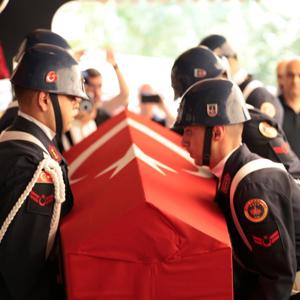 Merhum Gazimiz Jandarma Onb. Ayhan Öznur’un Cenaze Törenine İl Müdürümüz Sn. Ömer Turan Katılım Sağladı - fotoğraf 2