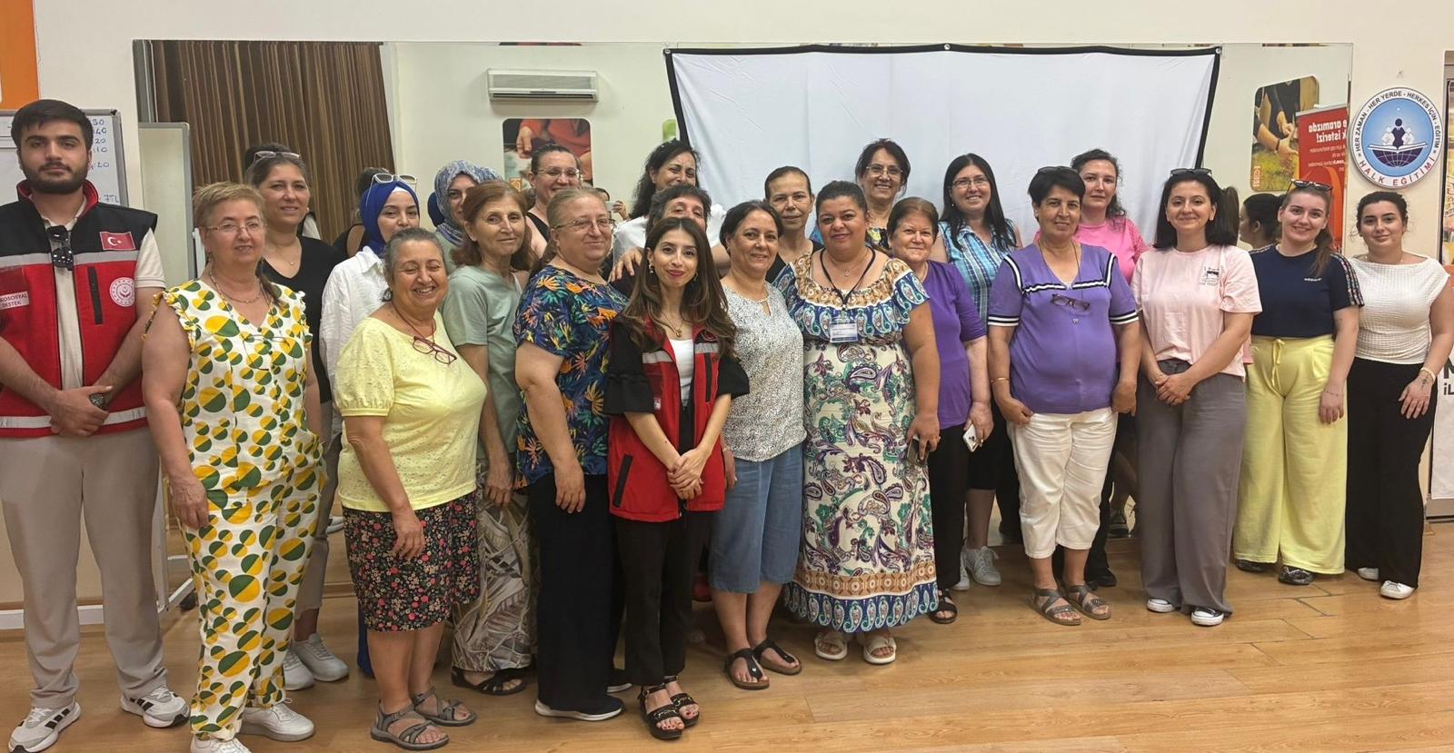 İl Müdürlüğümüze bağlı Şiddet Önleme ve İzleme Merkezi Müdürlüğünce M5 MIGROS Aile Kulübü kursiyerlerine Kadına Yönelik Şiddetle Mücadele konusunda seminer düzenlendi.