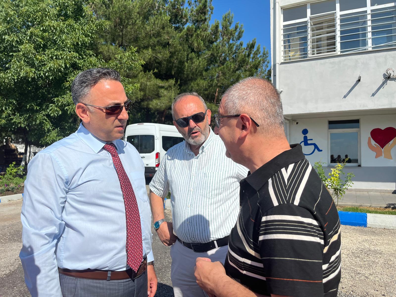 İl Müdürümüz Harun TOHUMCU VE İl Müdür Yardımcımız, İl Müdürlüğümüze bağlı Uzunköprü Bakım, Rehabilitasyon ve Aile Danışma Merkezi'ni ziyaret etti.