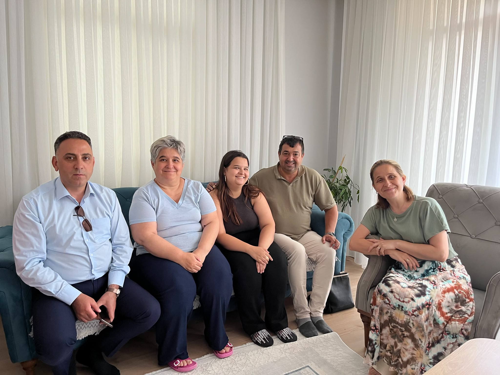 İl Müdürümüz Harun TOHUMCU, 30 Haziran Koruyucu Aile Günü kapsamında Koruyucu Ailemizi ziyaret etti.