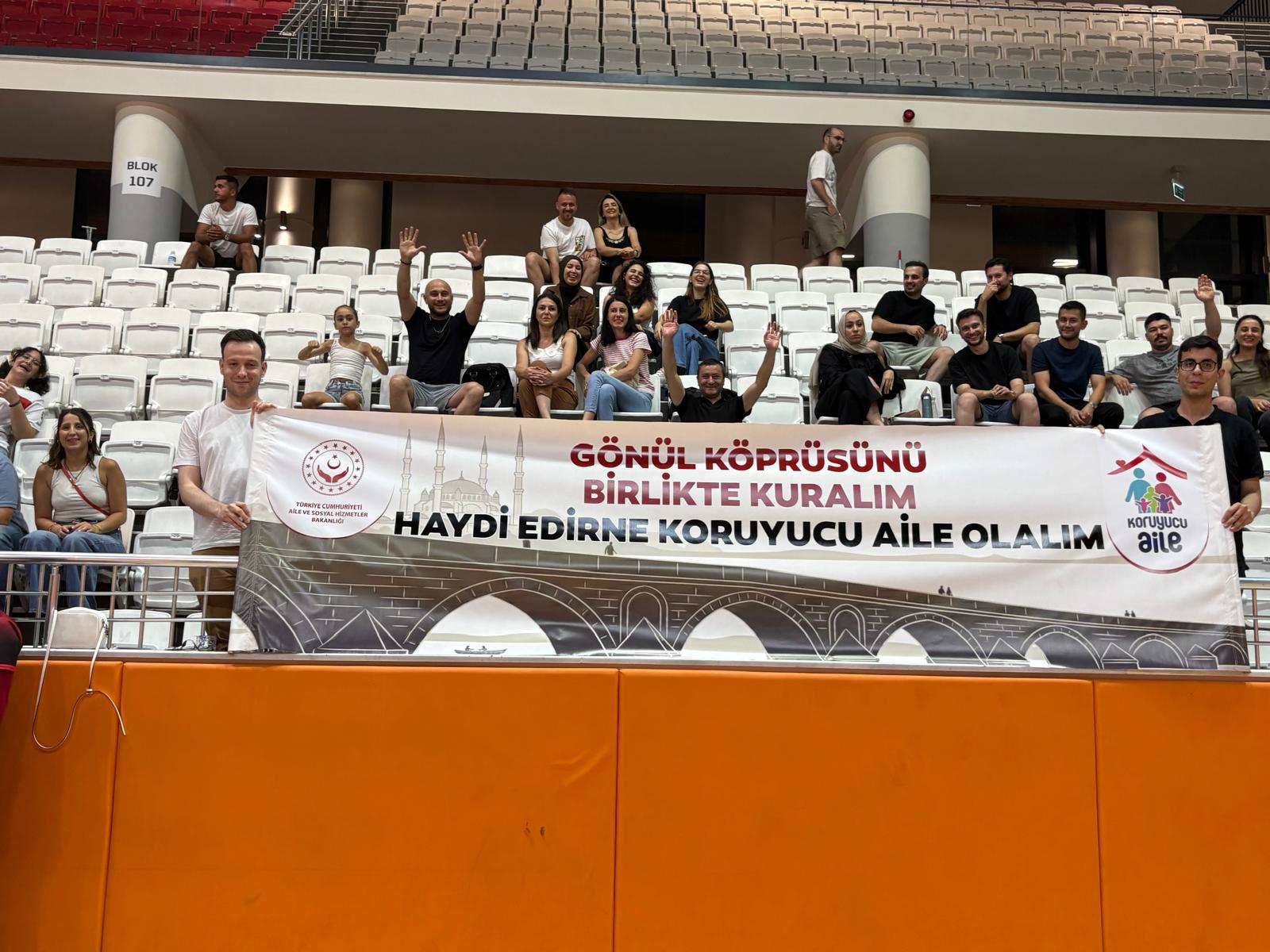 30 Haziran Koruyucu Aile Günü kapsamında, Edirne Aile ve Sosyal Hizmetler İl Müdürlüğü ile Hasköylü takımları arasında voleybol maçı gerçekleştirildi. 