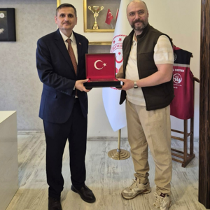 Burcu Güzel, İl Müdürümüz Dr. Hüseyin Mollaoğlu’nu Makamında Ziyaret Etti. - fotoğraf 2