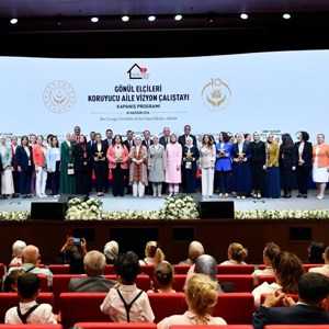 Emine Erdoğan Hanımefendi ve Bakanımız Göktaş "Gönül Elçileri Koruyucu Aile Vizyon Çalıştayı Kapanış Programı"na katıldı - fotoğraf 33