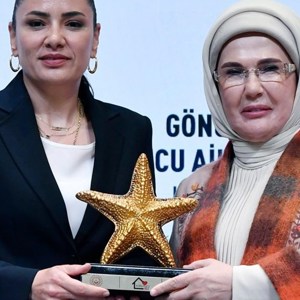 Emine Erdoğan Hanımefendi ve Bakanımız Göktaş "Gönül Elçileri Koruyucu Aile Vizyon Çalıştayı Kapanış Programı"na katıldı - fotoğraf 22