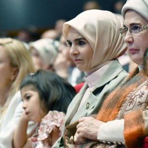 Emine Erdoğan Hanımefendi ve Bakanımız Göktaş "Gönül Elçileri Koruyucu Aile Vizyon Çalıştayı Kapanış Programı"na katıldı - fotoğraf 15