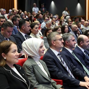 Bakanımız Göktaş, "Yeni İletişim Teknolojileri ve Aile Paneli"nin açılışında konuştu - fotoğraf 5