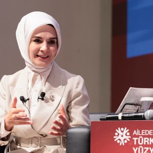 Bakanımız Göktaş, "Ailede Türkiye Yüzyılı Zirvesi"ndeki özel oturumda konuştu - fotoğraf 3