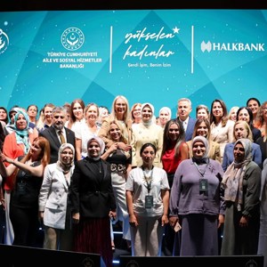 Bakanımız Göktaş, İzmir'de "Yükselen Kadınlar: Kendi İşim, Benim İzim" programında konuştu - fotoğraf 5