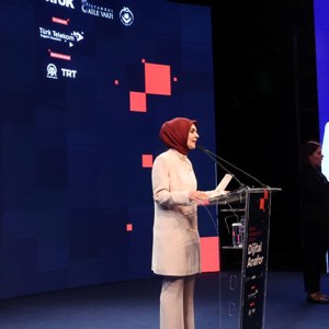 Bakanımız Göktaş, "Dijital Anafor: Ekran Bağımsızlığı Zirvesi"nde konuştu - fotoğraf 2