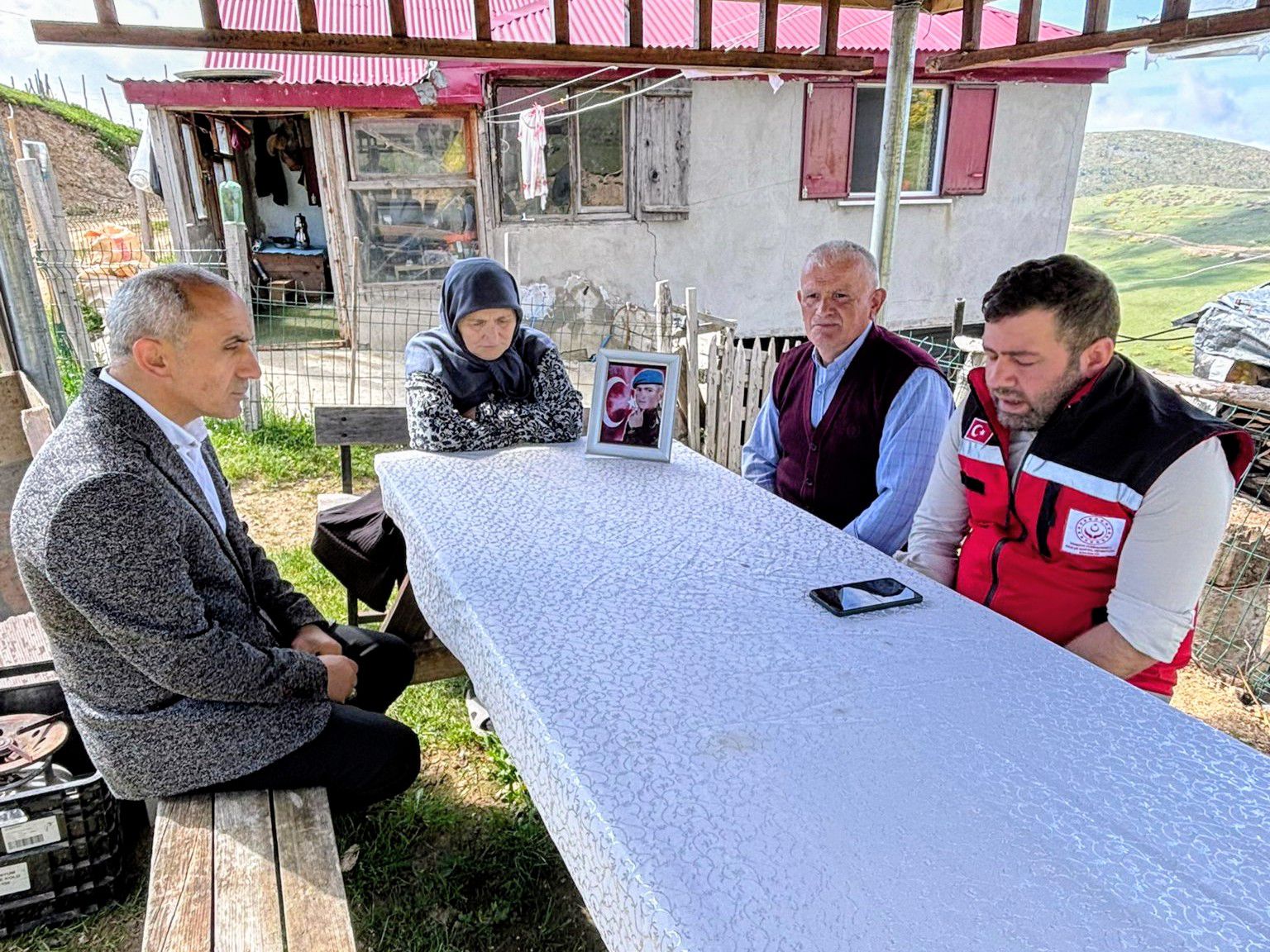 Şehidimiz Piyade Onbaşı Dursun BUZ’un Ailesi Şehadet Yıl Dönümünde Ziyaret Edildi