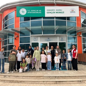 Milli Aile Haftası kapsamında aile bağlarını güçlendirmek ve kuşaklar arası iletişimi artırmak amacıyla anlamlı bir etkinlik gerçekleştirildi.  - fotoğraf 2