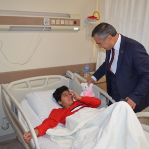 İl Müdürümüz Mahmut ÖZDEMİR Sağlık Sorunları Yaşayan Çocuğumuzu Ziyaret Etti - fotoğraf 1