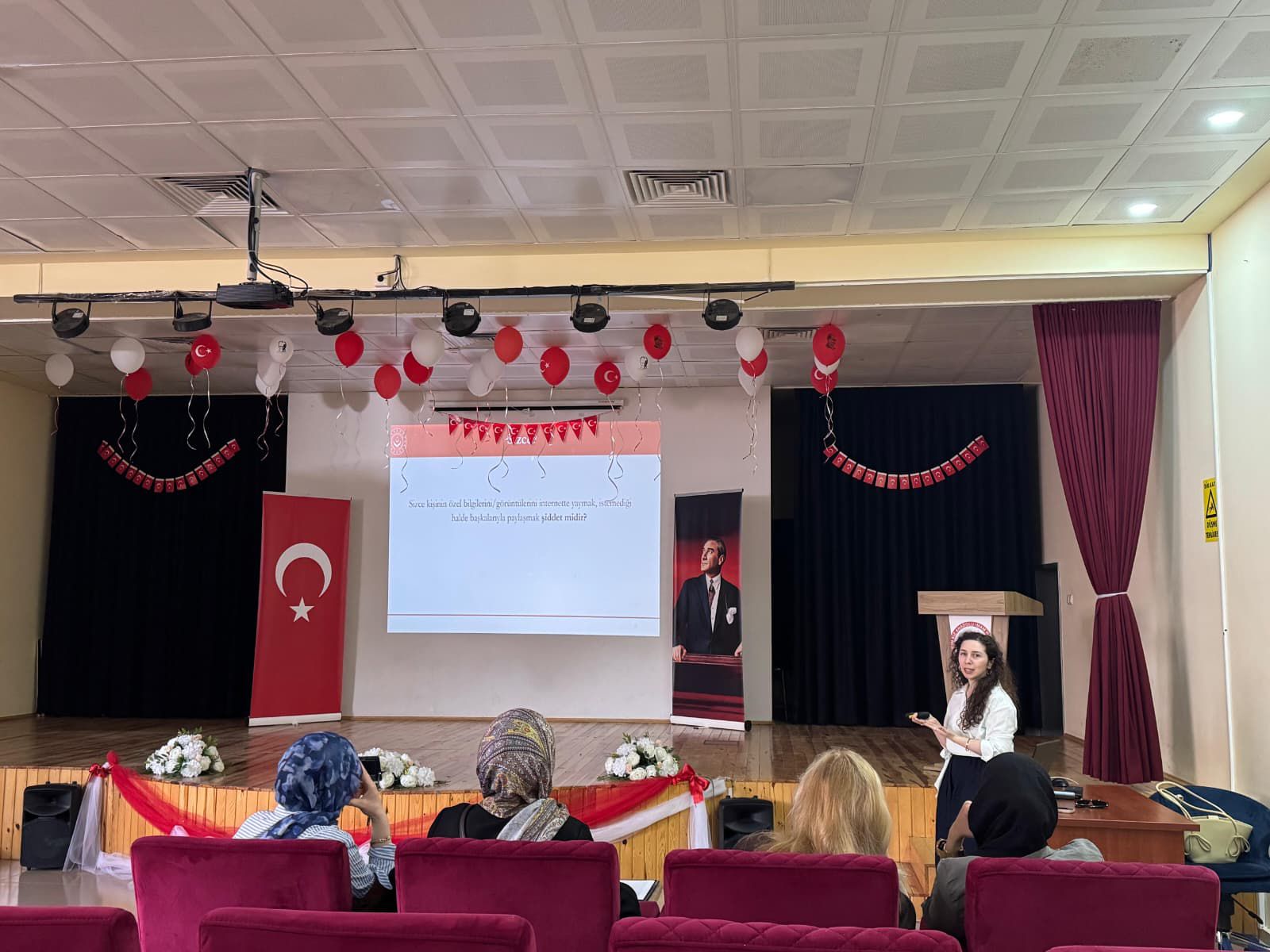 Velilere Yönelik Kadına Yönelik Şiddetle Mücadele Semineri Gerçekleştirildi
