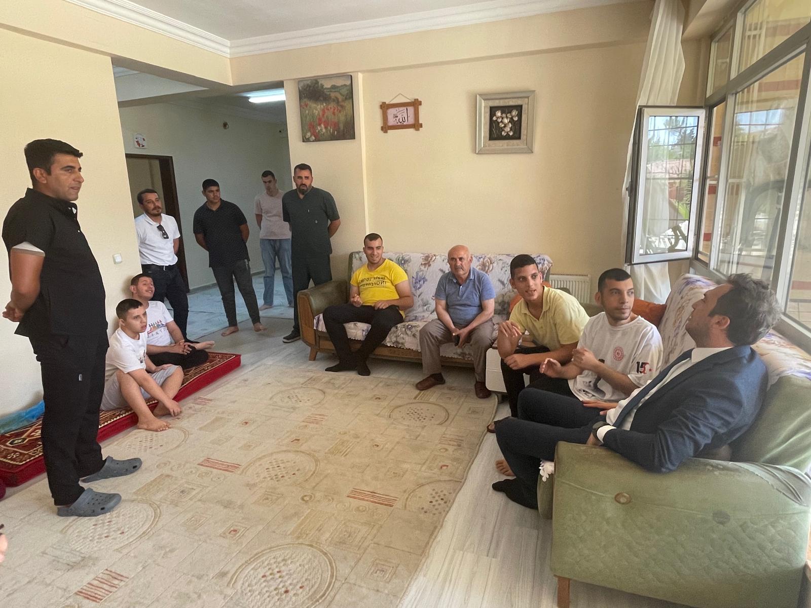 İl Müdürümüz Çetin TUTAŞ, Hacı Salih ve Mine Kara Engelsiz Yaşam Merkezini Ziyaret Etti