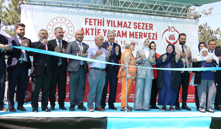 Bakanımız Sayın Mahinur Özdemir Göktaş ve Valimiz Dr. Erdinç Yılmaz, İl Müdürlüğümüze Bağlı Aktif Yaşam Merkezi’nin Açılışını Gerçekleştirdi