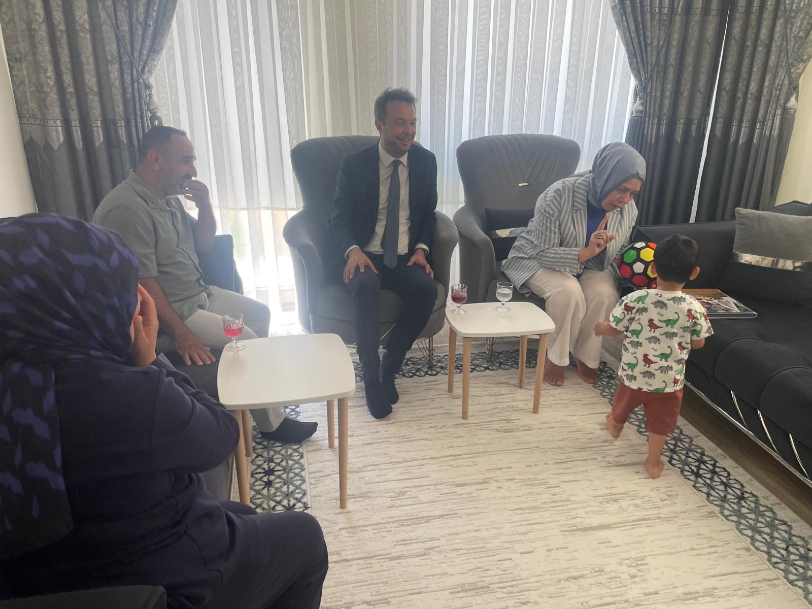 Nilgün Kalaylı Hanımefendi ve İl Müdürü Çetin Tutaş Koruyucu Aileleri Ziyaret Etti