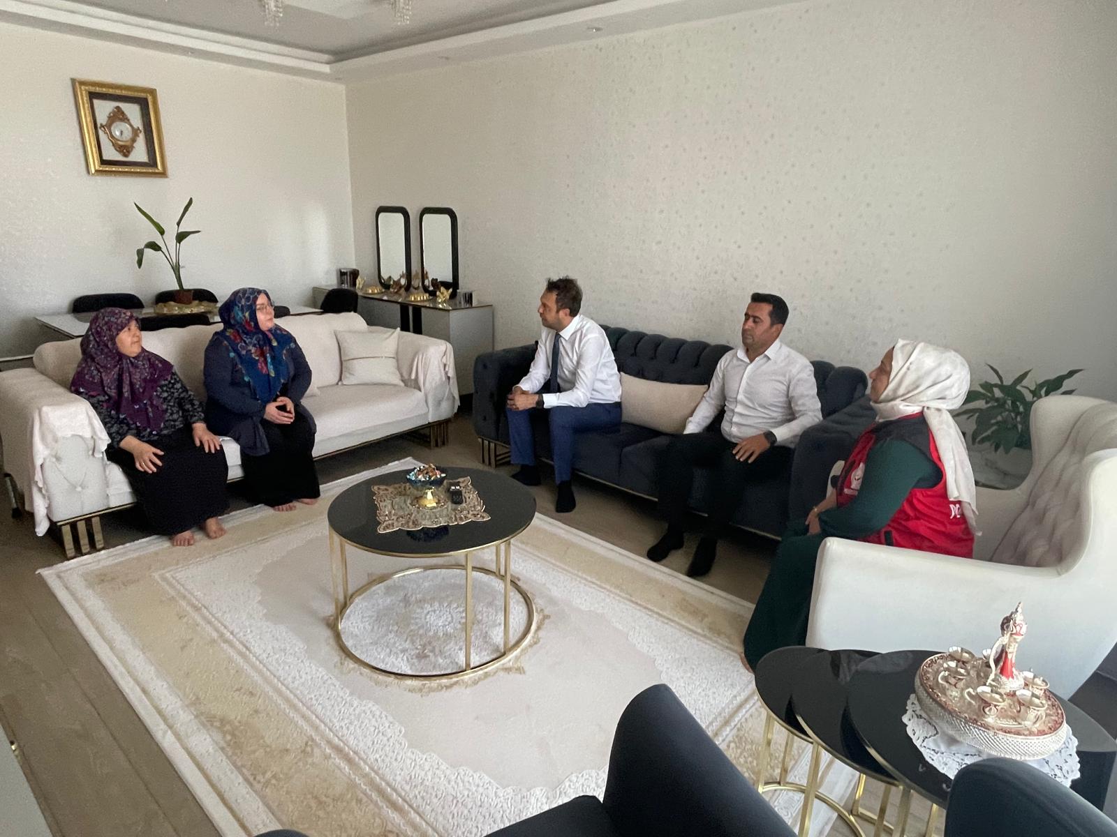 İl Müdürü Çetin Tutaş’tan Bakanlığımızın Hizmet Modelinden Yararlanan Aileye Ziyaret