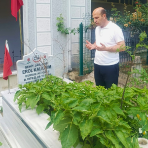 Aziz Şehitlerimiz Erol Kalkışım, Coşkun Hotoman, Feriştah Akdoğan Ve Selçuk Mumcu’nun Kabirleri Ziyaret Edildi. - fotoğraf 1