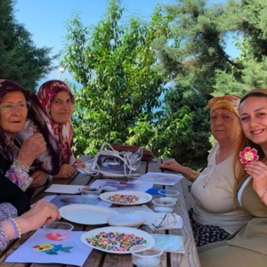 Yaşlılarımızın Katılımıyla Hama Boncukları İle Anahtarlık Yapımı Atölyesi Gerçekleştirildi. - fotoğraf 5