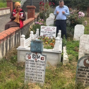 Şehit Başkomiser Polat Mazlum Kabri Başında Dualarla Anıldı. - fotoğraf 1