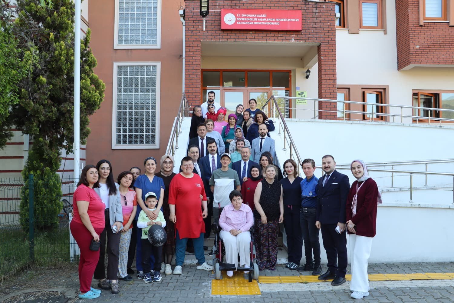 Genel Müdür Yardımcımız Sn.Tarık TANGUROĞLU, Personel Hizmetleri Daire Başkanımız Sn. Mustafa ŞİMŞEK ve Sosyal Çalışmacı Sn. Duygu DEMİR kuruluşumuza 07.05.2026 tarihinde ziyaret gerçekleştirmişlerdir.