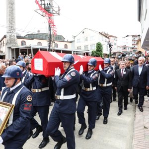 Şehidimiz Uzm. J. VIII. Kad. Çvş. Mehmet Demirbaş Son Yolculuğuna Uğurlandı - fotoğraf 3