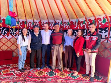 İl Müdürümüz Alper Alp, Kırgız Türkü soydaşlarımızı ziyaret ederek bir araya geldi.